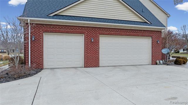 801 Watersmeet Drive, Oxford, MI 48371