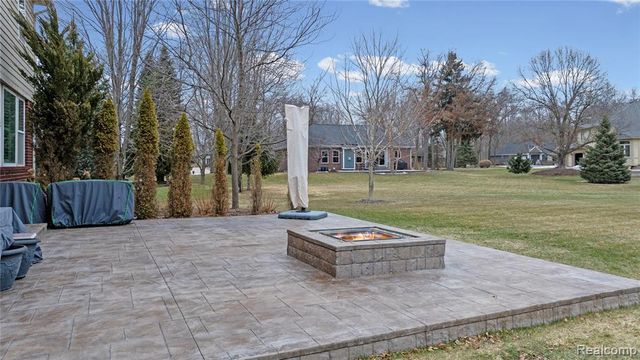 801 Watersmeet Drive, Oxford, MI 48371