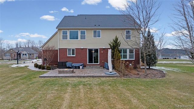 801 Watersmeet Drive, Oxford, MI 48371