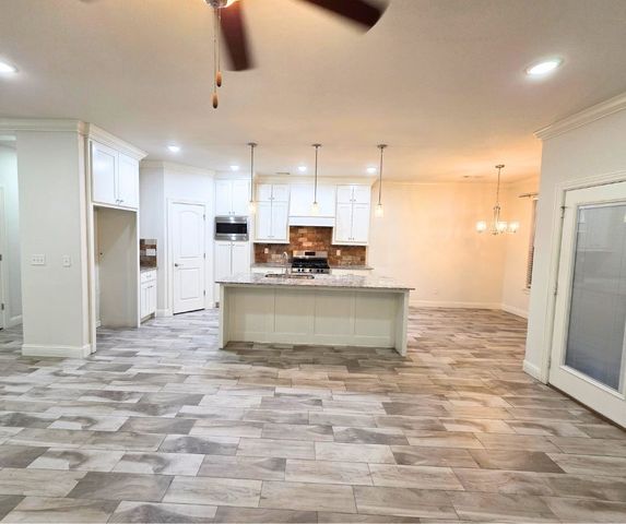 1001 Ashmore Landing Loop, Centerton, AR 72719