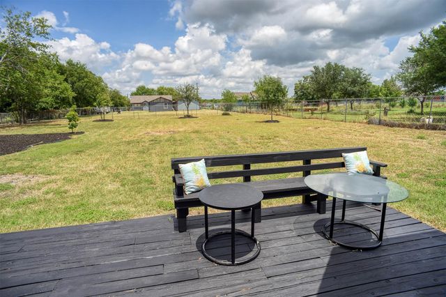 250 Shelley LN, San Marcos, TX 78666
