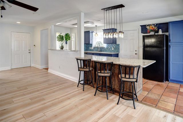 250 Shelley LN, San Marcos, TX 78666