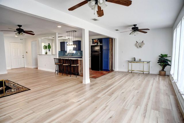 250 Shelley LN, San Marcos, TX 78666