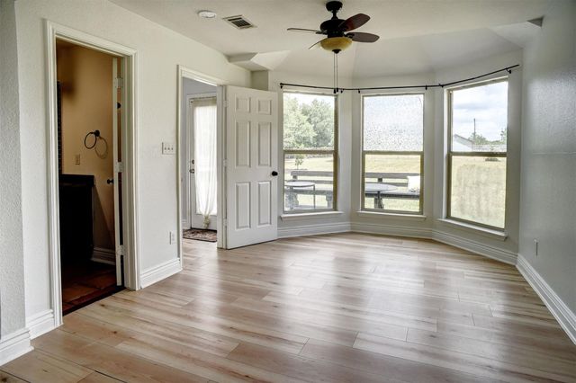 250 Shelley LN, San Marcos, TX 78666