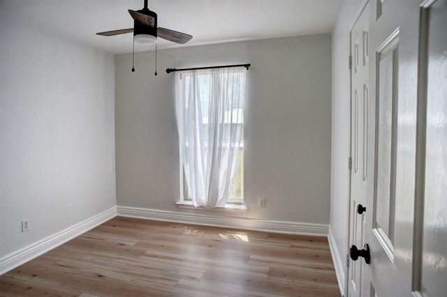 250 Shelley LN, San Marcos, TX 78666