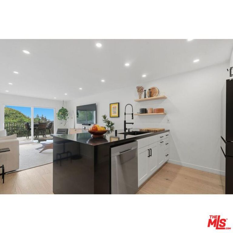 1230 Horn Avenue 305, West Hollywood, CA 90069