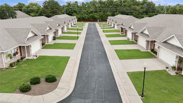 805 N 19th Street, Rogers, AR 72756