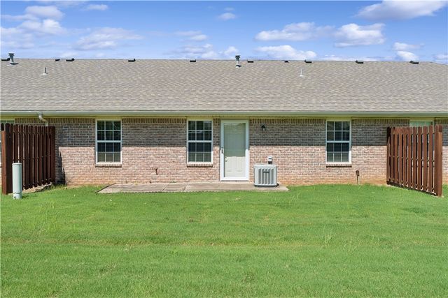 805 N 19th Street, Rogers, AR 72756