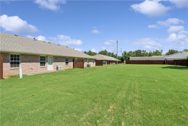 805 N 19th Street, Rogers, AR 72756