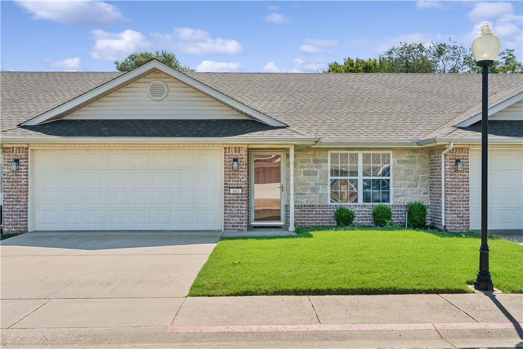 805 N 19th Street, Rogers, AR 72756