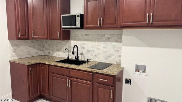 1319 SW 10th PL, Cape Coral, FL 33991