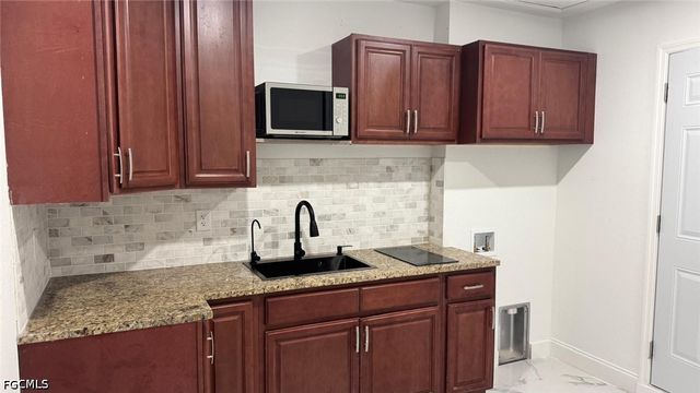 1319 SW 10th PL, Cape Coral, FL 33991