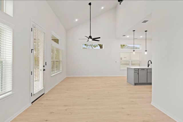 1612 Kit CIR, Austin, TX 78758