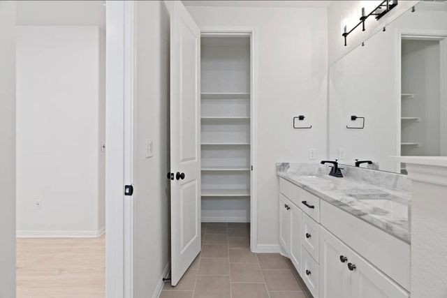 1612 Kit CIR, Austin, TX 78758