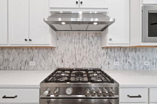 1612 Kit CIR, Austin, TX 78758