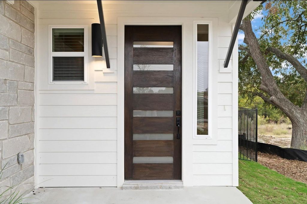 1612 Kit CIR, Austin, TX 78758