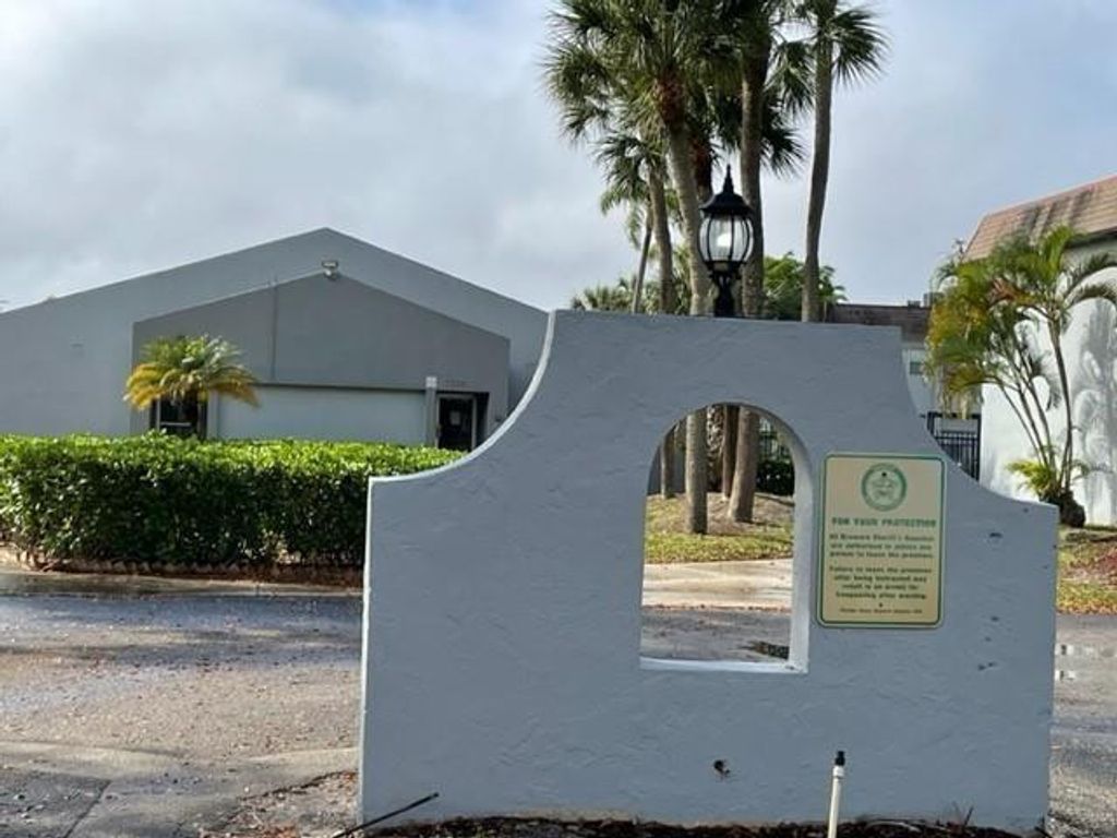 7400 NW 85th Court 101, Tamarac, FL 33321