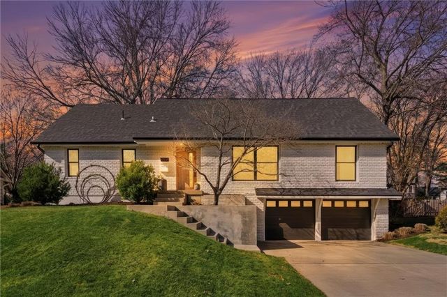 9516 Linden Street, Overland Park, KS 66207