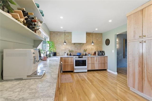 9516 Linden Street, Overland Park, KS 66207