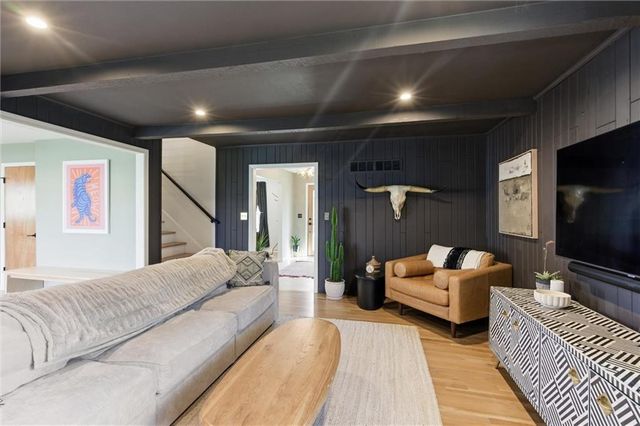 9516 Linden Street, Overland Park, KS 66207