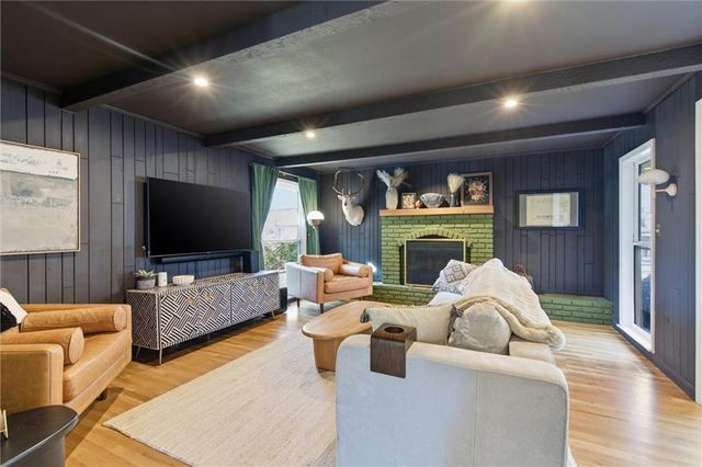 9516 Linden Street, Overland Park, KS 66207