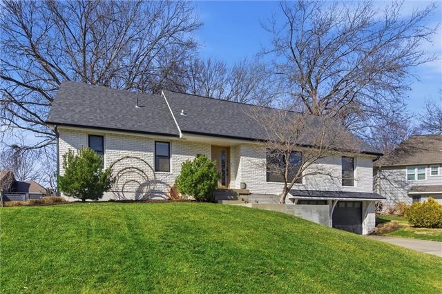 9516 Linden Street, Overland Park, KS 66207