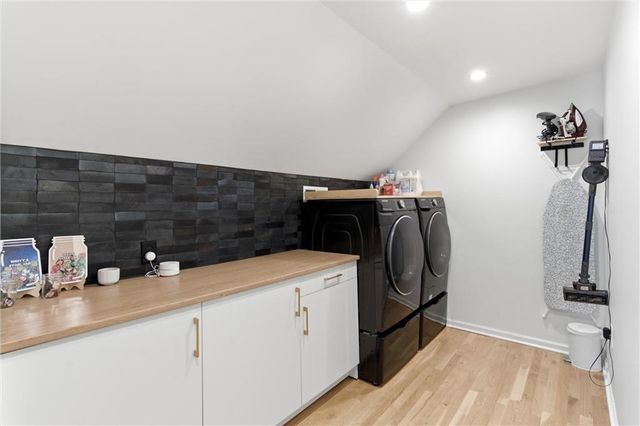 9516 Linden Street, Overland Park, KS 66207