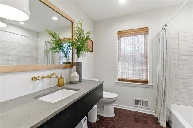 9516 Linden Street, Overland Park, KS 66207