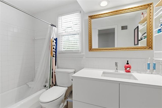 9516 Linden Street, Overland Park, KS 66207