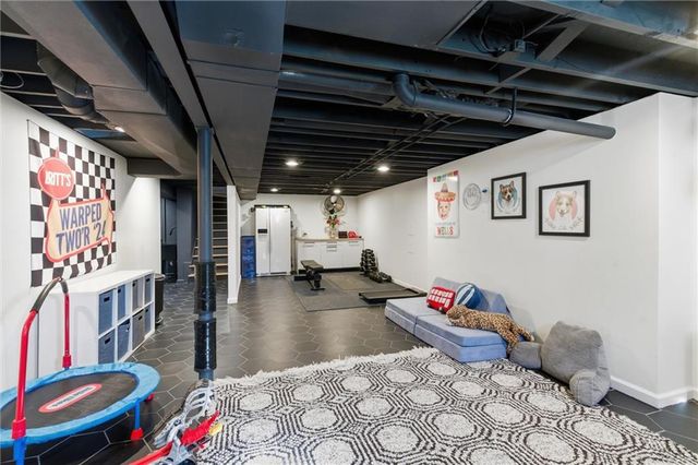 9516 Linden Street, Overland Park, KS 66207