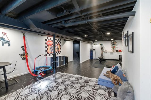 9516 Linden Street, Overland Park, KS 66207