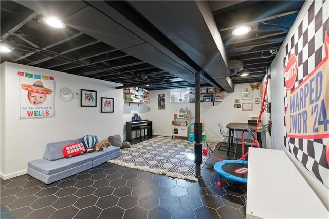 9516 Linden Street, Overland Park, KS 66207