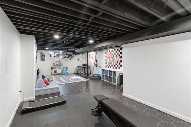 9516 Linden Street, Overland Park, KS 66207