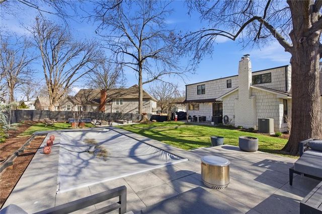 9516 Linden Street, Overland Park, KS 66207