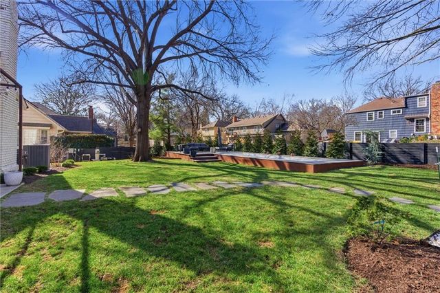 9516 Linden Street, Overland Park, KS 66207