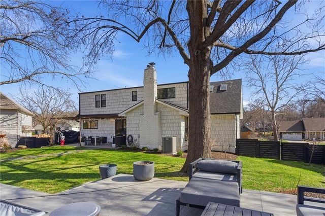 9516 Linden Street, Overland Park, KS 66207