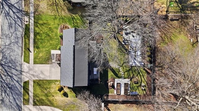 9516 Linden Street, Overland Park, KS 66207