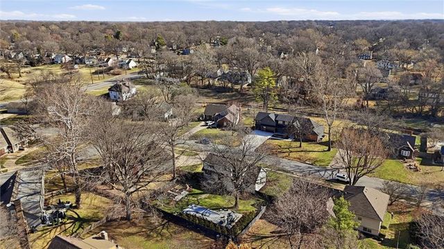 9516 Linden Street, Overland Park, KS 66207