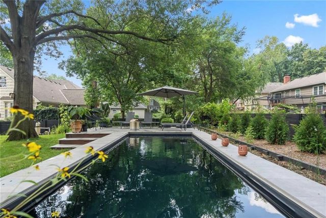 9516 Linden Street, Overland Park, KS 66207