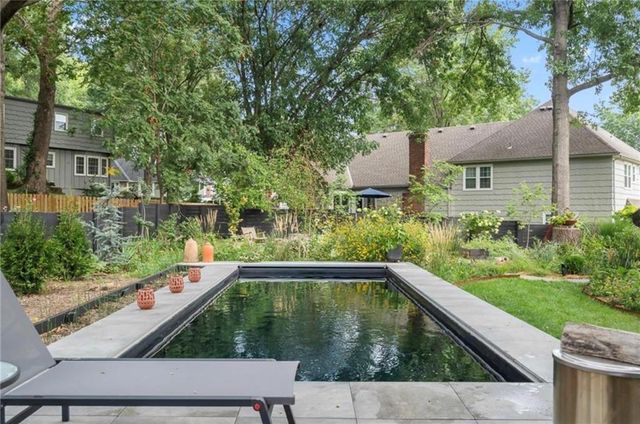 9516 Linden Street, Overland Park, KS 66207