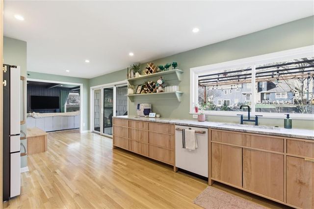 9516 Linden Street, Overland Park, KS 66207