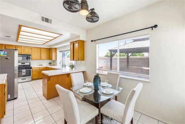 11453 Plane Tree, Fontana, CA 92337