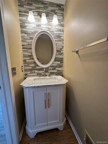 7753 Turrillium Lane, Waterford, MI 48327