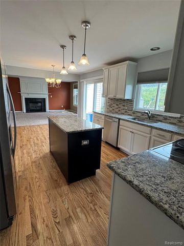 7753 Turrillium Lane, Waterford, MI 48327