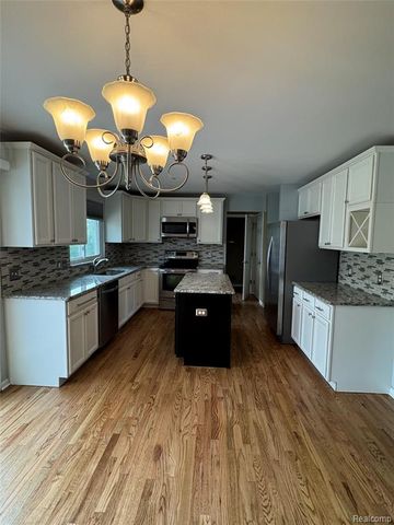 7753 Turrillium Lane, Waterford, MI 48327