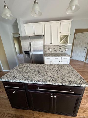 7753 Turrillium Lane, Waterford, MI 48327