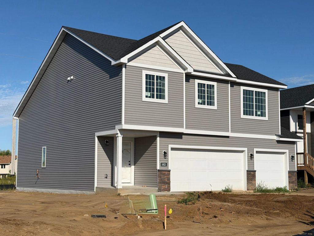 1821 Pierce Street S, Cambridge, MN 55008 — exterior