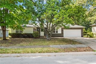 10104 Cambridge Avenue, Kansas City, MO 64134