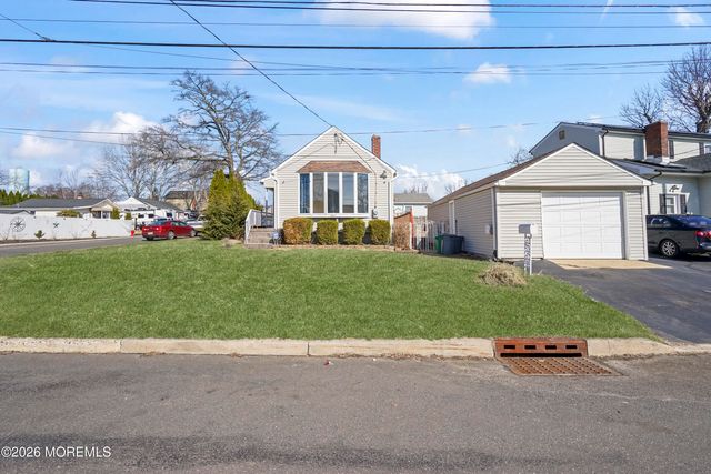 882 Woodmere Drive, Cliffwood Beach, NJ 07735
