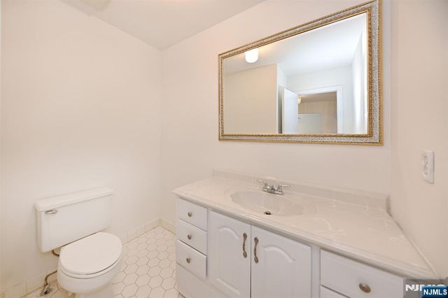 5 Indian Field Court, Mahwah, NJ 07430